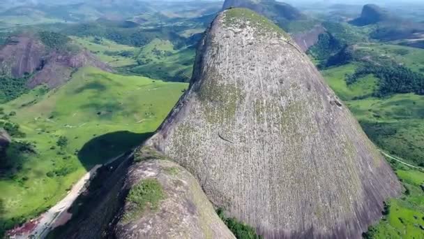 Dev Dağ Kayaların Panoramik Görüntüsü Harika Bir Manzara Kır Manzarası — Stok video