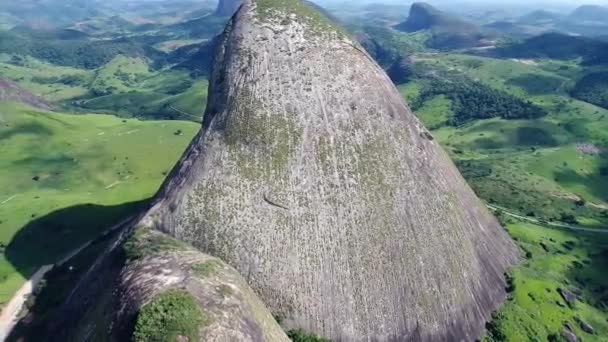 Dev Dağ Kayaların Panoramik Görüntüsü Harika Bir Manzara Kır Manzarası — Stok video