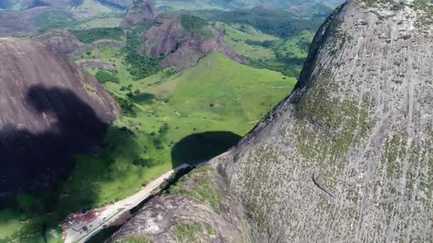 Panoramablick Auf Riesige Berge Und Felsen Tolle Landschaft Landschaftspflege — Stockvideo