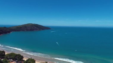 Güneşli bir günde Paraty Körfezi 'nin panoramik manzarası, Rio de Janeiro, Brezilya. Harika bir manzara. Seyahat güzergahı. Tatil seyahati. Tropik seyahat. 