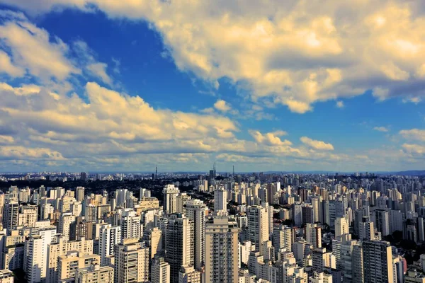 Vista Panoramica Una Città Nella Giornata Cloudscape Grande Paesaggio — Foto Stock