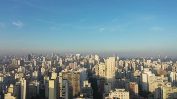 Şehir Yaşamında Sisli Gündoğumunun Panoramik Görüntüsü Harika Manzara — Stok video