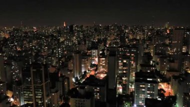 Şehir yaşamının gökyüzü manzarası ve gökyüzü. Harika manzara..