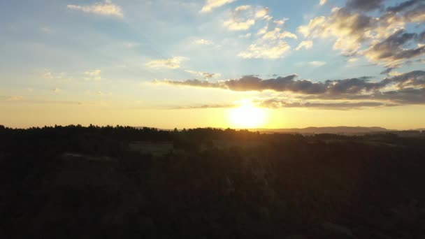 Αεροφωτογραφία Του Τοπίου Ηλιοβασιλέματος Στο Δάσος Αγροτική Ζωή Σκηνή Μεγάλο — Αρχείο Βίντεο