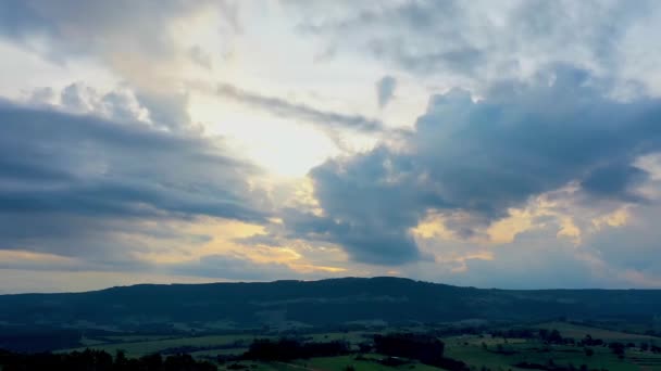 Luftaufnahme Der Sonnenuntergangslandschaft Wald Szene Aus Dem Ländlichen Leben Tolle — Stockvideo