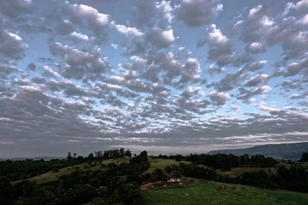 Vista Aérea Del Cielo Dramático Rancho Escena Vida Rural Paisaje — Foto de Stock