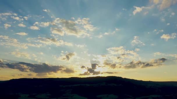 Vista Aérea Del Cielo Dramático Rancho Escena Vida Rural Paisaje — Vídeo de stock