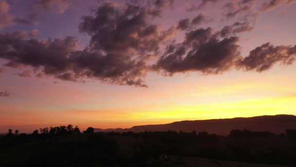 Vista Aérea Céu Dramático Rancho Cena Vida Rural Paisagem Rural — Vídeo de Stock