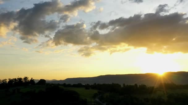 Flygfoto Över Dramatisk Himmel Ranchen Livet Landsbygden Landskapslandskap — Stockvideo