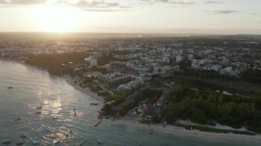 4k Hava Videosu Sunset 'teki Tatil Havuzu' nda