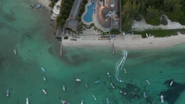 4k Aerial With Resort Pool And Crystal Water Backs up To Reveal Sunset-Jetski — Stock Video