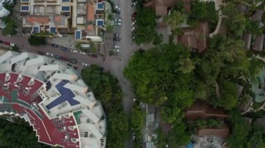Birds Eye View All-Infficve 'dan Ocean' a kadar bir sokağı takip ediyor - 4k