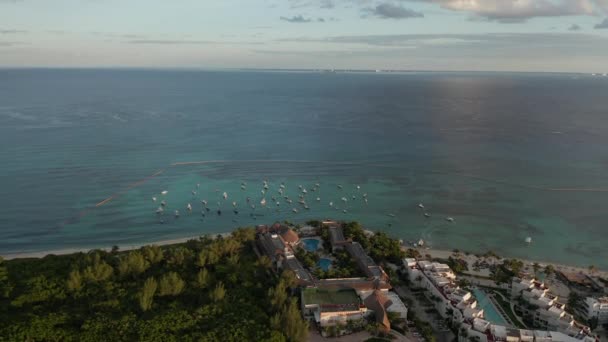 4k Aerial Caribbean Blue Focusing Down on Cancun Resort Pool — Stock video