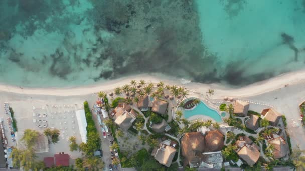 Still View over a Beach Resort in Playa del Carmen with Waving Aqua Blue Water — Stock Video
