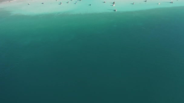 4k aérea incrível vista lago Bacalar e olhando para cima para revelar caminho entre lagos — Vídeo de Stock