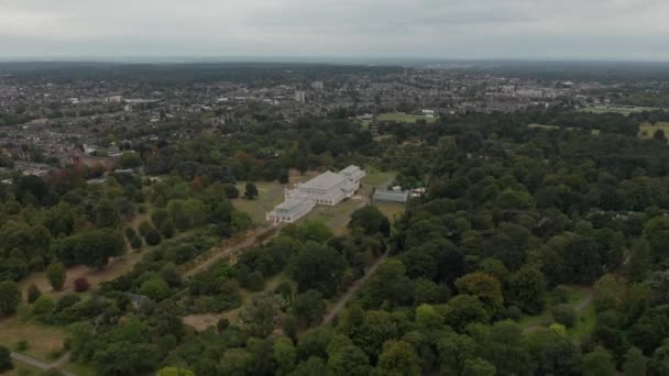 Flying Toward Temperate House, Burton and Turner, 1862, Chiswick op de achtergrond — Stockvideo