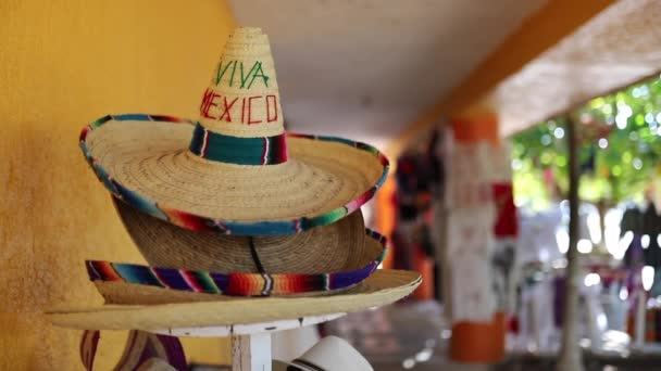 Vídeo circulando em torno do tradicional Sombrero mexicano com as palavras Viva México — Vídeo de Stock