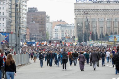 Moskova, Rusya, 30 Nisan 2018: Rusya 'da Sakharov Bulvarı' nda engellenmiş telgraf habercisine destek için toplanan kalabalık