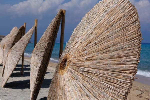 Rows Umbrellas Made Straw Wicker Roof Beach Umbrella Removed Leaning — Stock Photo, Image