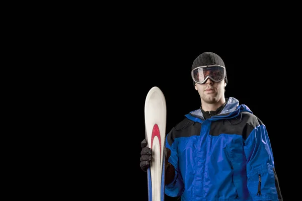스키 스키의 쌍을 들고 — 스톡 사진