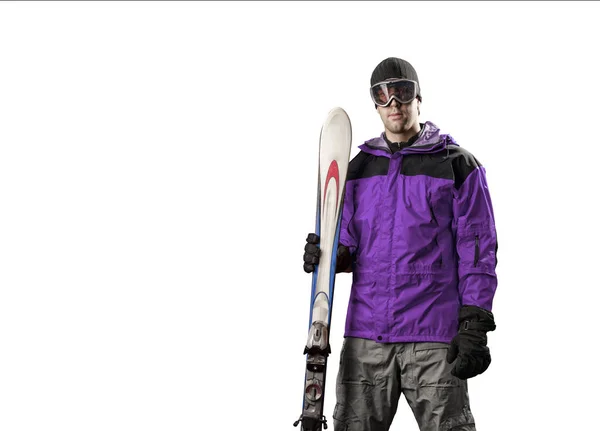 拿着一双滑雪板滑雪 — 图库照片