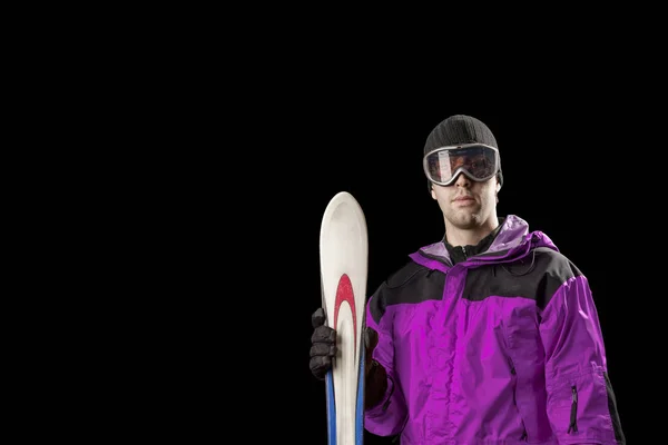 Skiër houden een paar ski 's — Stockfoto