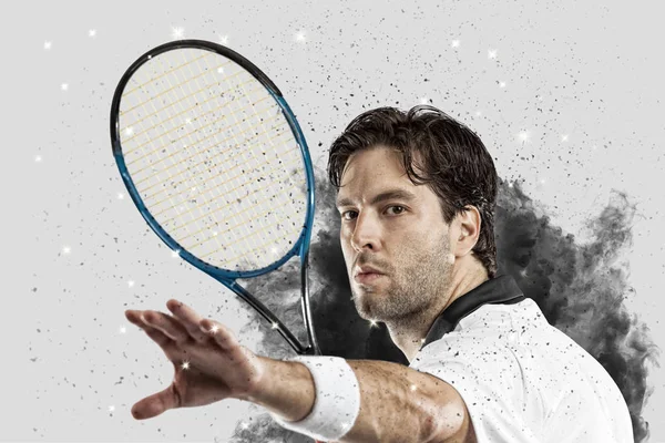 Tennisser die zijn coming out van een explosie van rook . — Stockfoto