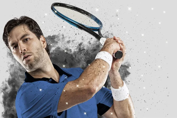 Duman bir patlama dışarı geliyor tenis oyuncusu .