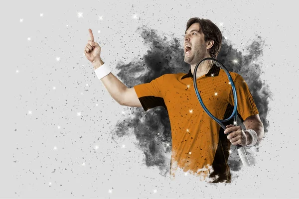 Duman bir patlama dışarı geliyor tenis oyuncusu .