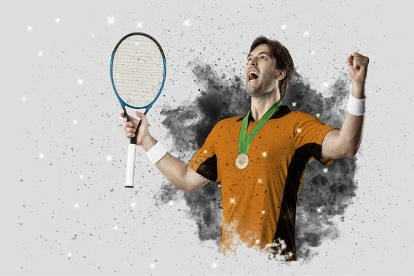 Duman bir patlama dışarı geliyor tenis oyuncusu .