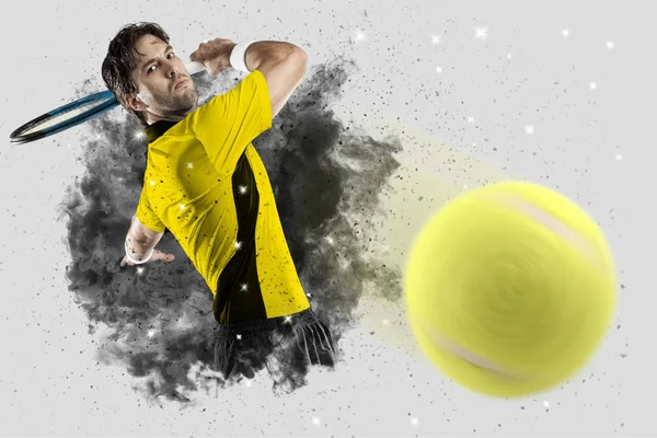 Duman bir patlama dışarı geliyor tenis oyuncusu .