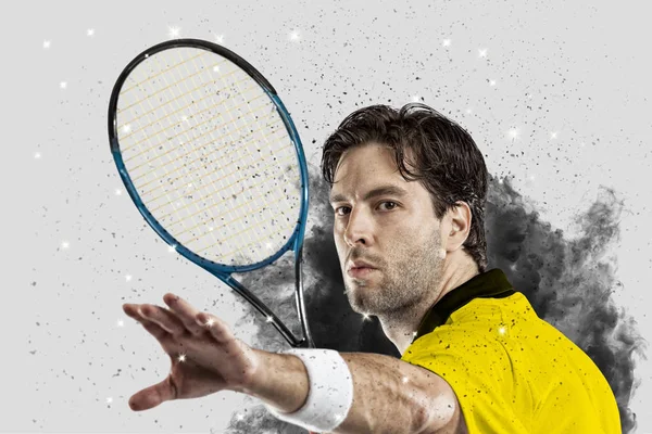 Duman bir patlama dışarı geliyor tenis oyuncusu .