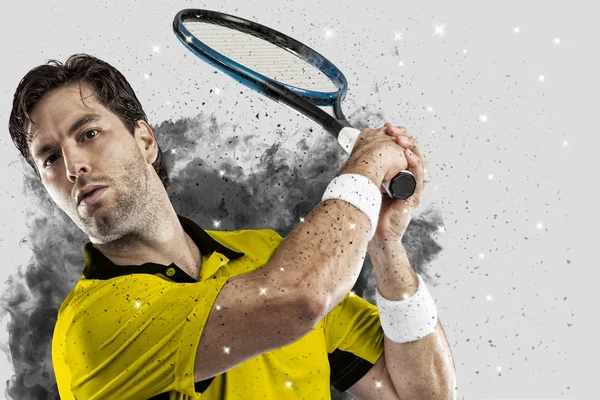 Duman bir patlama dışarı geliyor tenis oyuncusu .