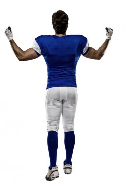 Futbolcu mavi bir üniforma ile