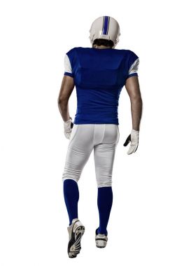 Futbolcu mavi bir üniforma ile