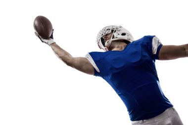 Futbolcu mavi bir üniforma ile