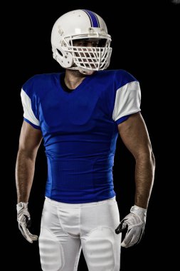 Futbolcu mavi bir üniforma ile