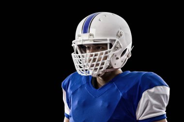 Futbolcu mavi bir üniforma ile