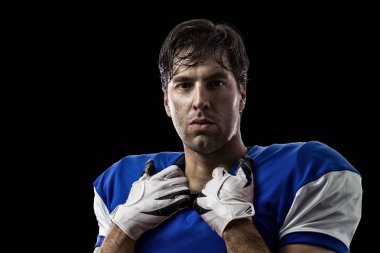 Futbolcu mavi bir üniforma ile