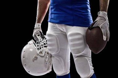 Futbolcu mavi bir üniforma ile