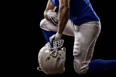 Futbolcu mavi bir üniforma ile