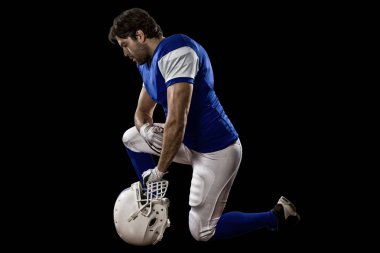 Futbolcu mavi bir üniforma ile