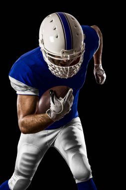 Futbolcu mavi bir üniforma ile