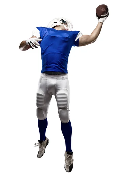Футболист в синей форме — стоковое фото