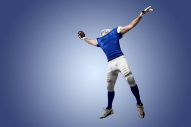 Futbolcu mavi bir üniforma ile