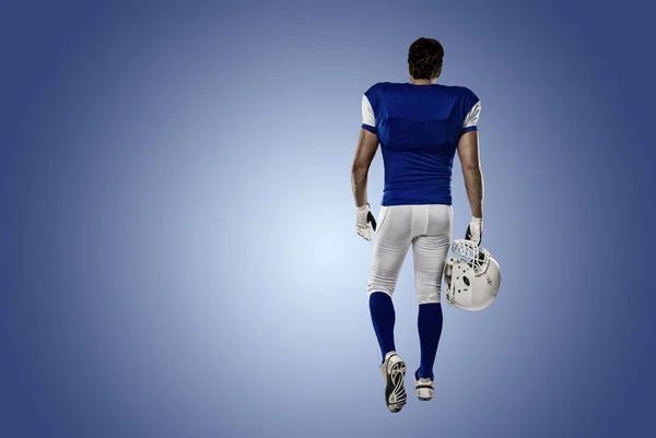 Jogador de futebol com um uniforme azul — Fotografia de Stock