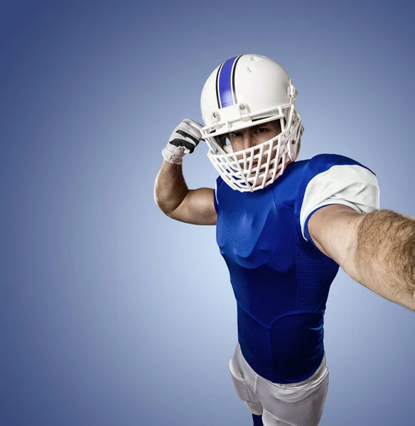 Jugador de fútbol con uniforme azul — Foto de Stock