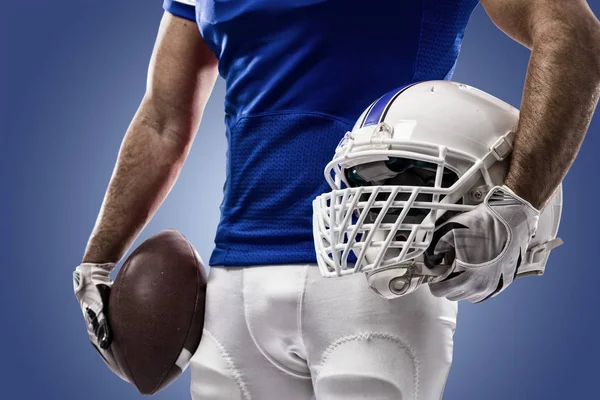 Jogador de futebol com um uniforme azul — Fotografia de Stock