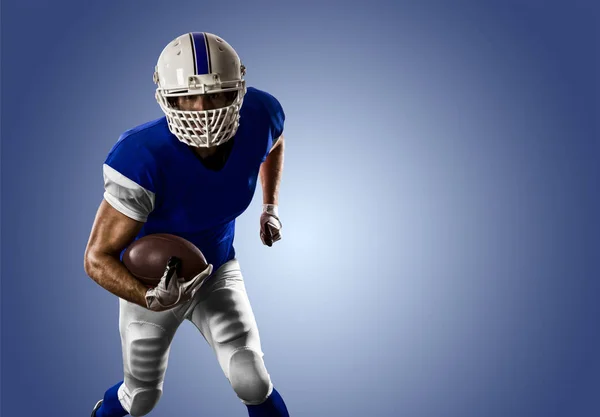 Jogador de futebol com um uniforme azul — Fotografia de Stock