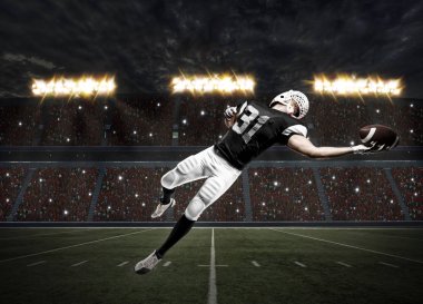 Futbolcu siyah üniforma ile